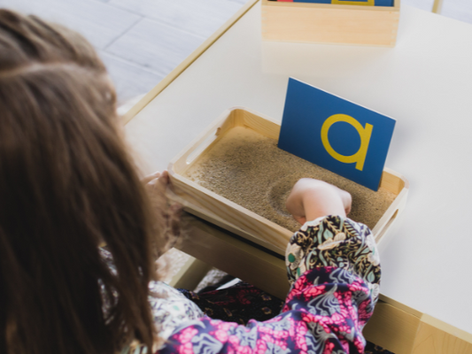 Bandeja de arena Montessori